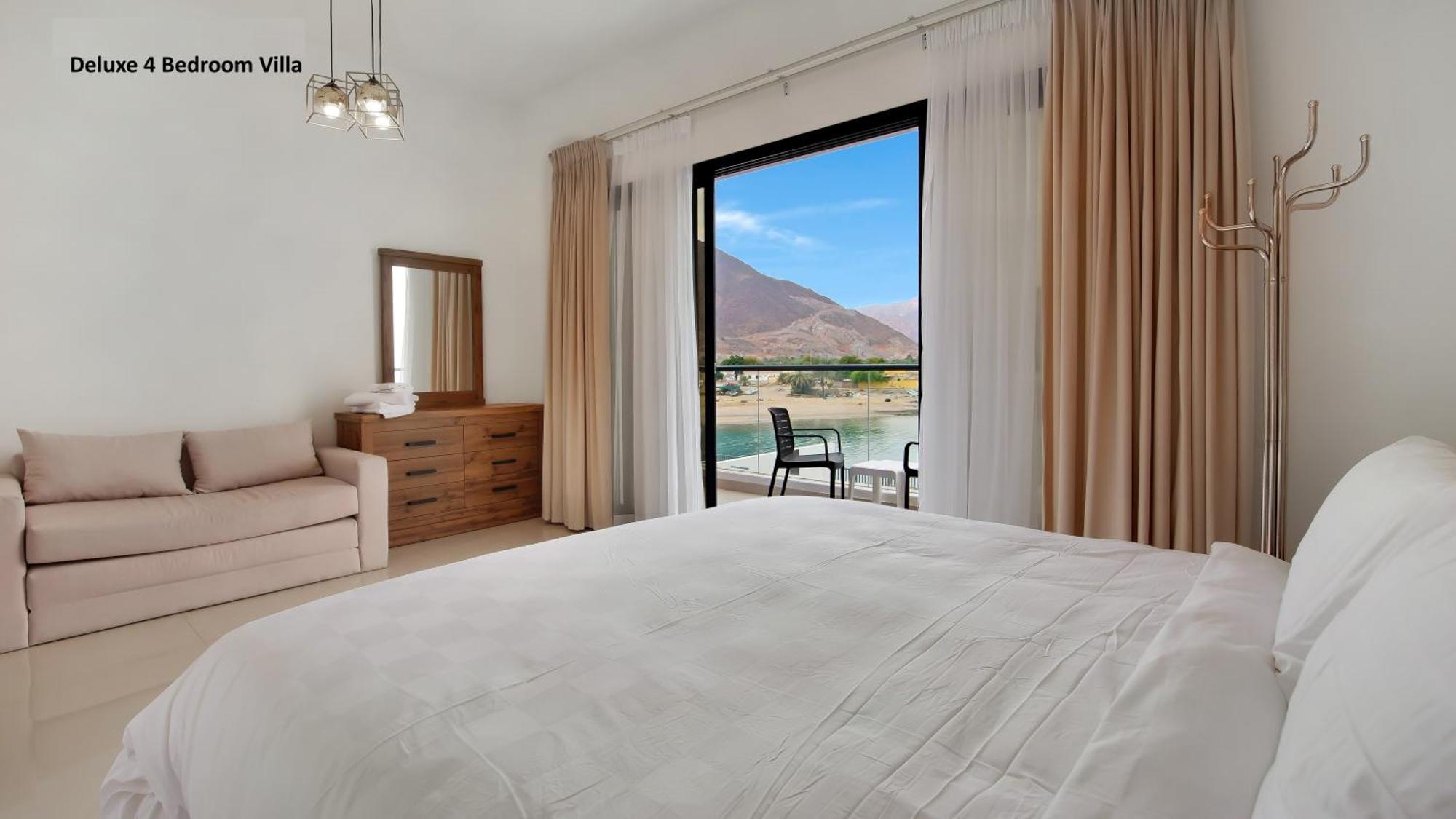 Al Dana Paradise Luxury Palm Sea View Villa